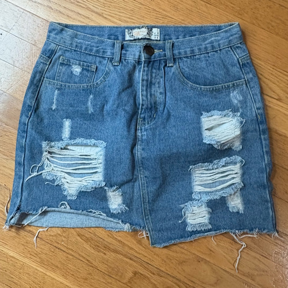 BOOHOO | Distressed denim mini skirt | Size 8
